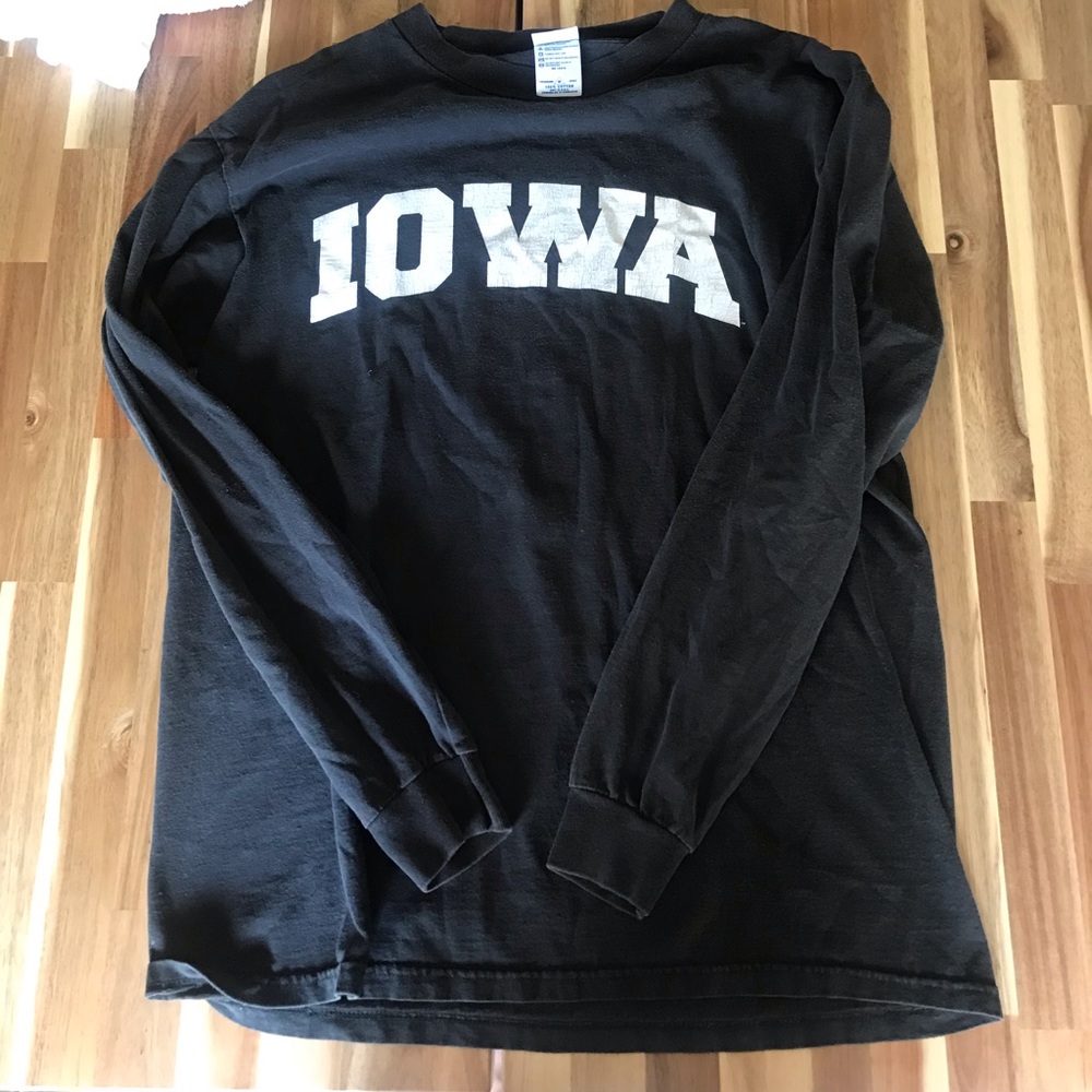 ✨black iowa crewneck✨